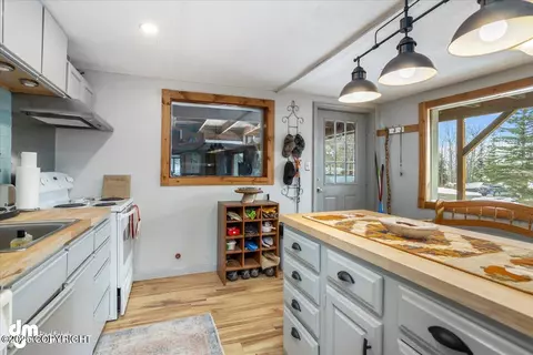 Kitchen - 3669 Pullen Cir, Eagle River, AK 99577 photo 8 of 10