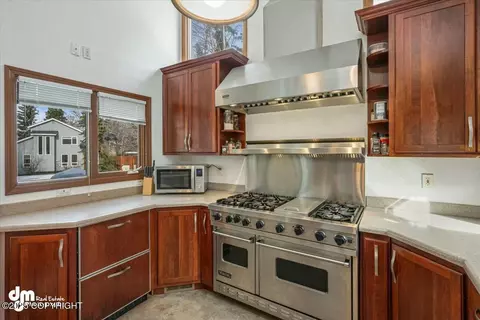 Kitchen - 19501 Wingham Cir, Eagle River, AK 99577 photo 5 of 6