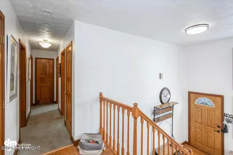 Entry Way - 19501 Wingham Cir, Eagle River, AK 99577 photo 5 of 7