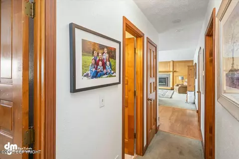 Entry Way - 19501 Wingham Cir, Eagle River, AK 99577 photo 4 of 7