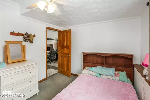 Bedroom - 19501 Wingham Cir, Eagle River, AK 99577 photo 4 of 9