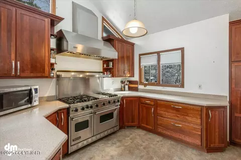 Kitchen - 19501 Wingham Cir, Eagle River, AK 99577 photo 4 of 6