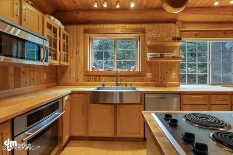 Kitchen - 22253 Elkhorn Cir, Eagle River, AK 99577 photo 5 of 5
