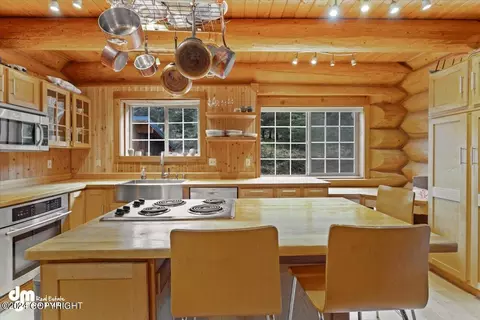 Kitchen - 22253 Elkhorn Cir, Eagle River, AK 99577 photo 2 of 5