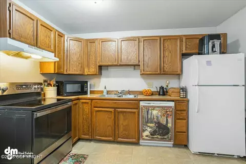 Kitchen - 231 Mccarrey St # 14A, Anchorage, AK 99508 photo 1 of 4
