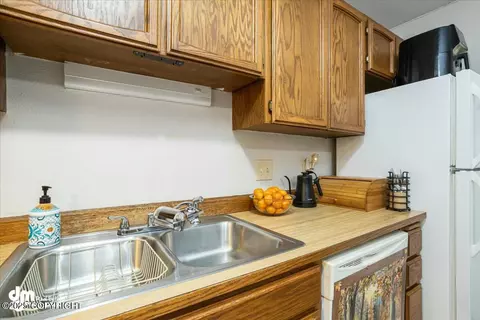 Kitchen - 231 Mccarrey St # 14A, Anchorage, AK 99508 photo 3 of 4