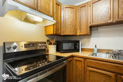 Kitchen - 231 Mccarrey St # 14A, Anchorage, AK 99508 photo 2 of 4