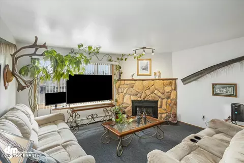 Living - 231 Mccarrey St # 14A, Anchorage, AK 99508 photo 2 of 4