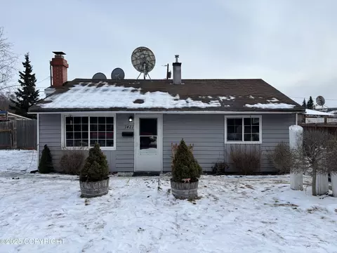 1421 Twining Dr, Anchorage, AK 99504 photo 1