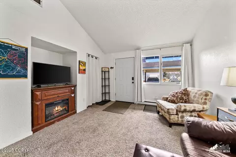 4424 Reka Dr, Anchorage, AK 99508