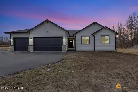 11760 E Apple Cir, Palmer, AK 99645