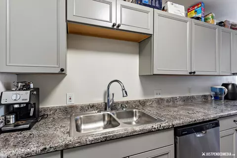 Kitchen - 1401 E 10th Ave, Anchorage, AK 99501 photo 4 of 8