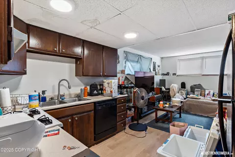 Kitchen - 1401 E 10th Ave, Anchorage, AK 99501 photo 7 of 8