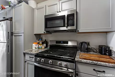 Kitchen - 1401 E 10th Ave, Anchorage, AK 99501 photo 3 of 8