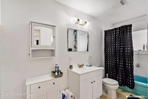Bath - 1401 E 10th Ave, Anchorage, AK 99501 photo 2 of 4