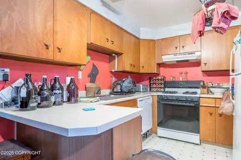 Kitchen - 1401 E 10th Ave, Anchorage, AK 99501 photo 1 of 8