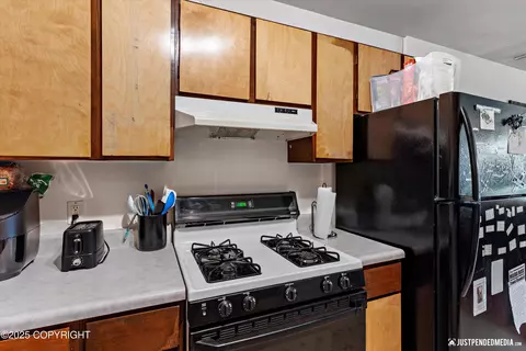 Kitchen - 1401 E 10th Ave, Anchorage, AK 99501 photo 6 of 8