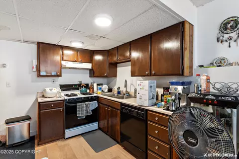 Kitchen - 1401 E 10th Ave, Anchorage, AK 99501 photo 8 of 8
