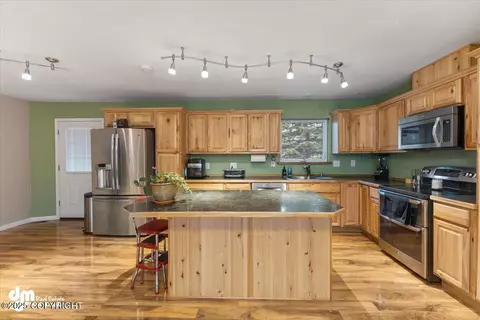 Kitchen - 9660 E Ortner Loop, Palmer, AK 99645 photo 3 of 5
