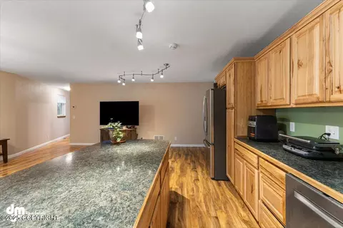 Kitchen - 9660 E Ortner Loop, Palmer, AK 99645 photo 4 of 5