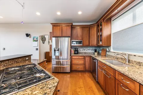 Kitchen - 17353 Yellowstone Dr, Eagle River, AK 99577 photo 4 of 6