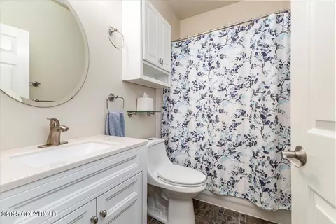 Bath - 17353 Yellowstone Dr, Eagle River, AK 99577 photo 5 of 6