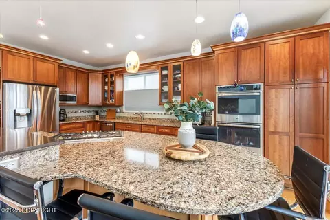 Kitchen - 17353 Yellowstone Dr, Eagle River, AK 99577 photo 2 of 6