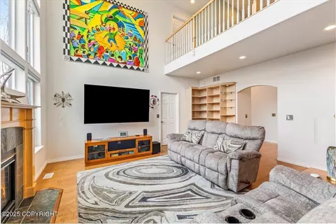 Living - 17353 Yellowstone Dr, Eagle River, AK 99577 photo 2 of 7