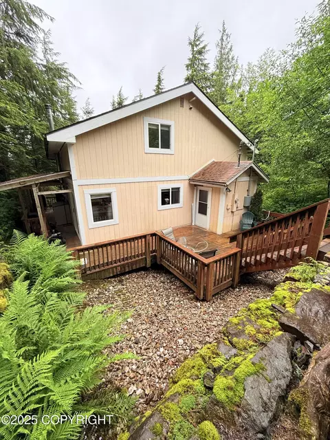 12399 Blackberry Ln, Ketchikan, AK 99901