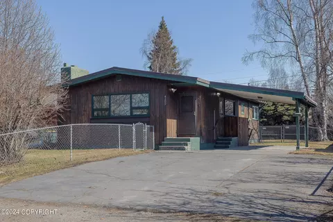 4205 Iowa Dr, Anchorage, AK 99517