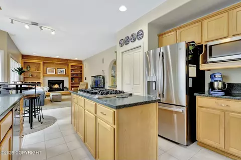 Kitchen - 7328 Setter Dr, Anchorage, AK 99502 photo 4 of 7