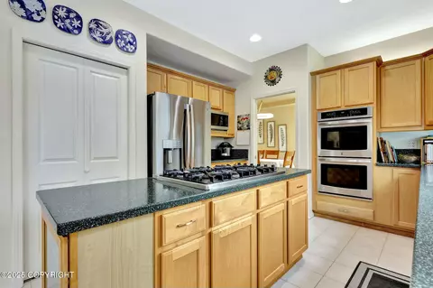 Kitchen - 7328 Setter Dr, Anchorage, AK 99502 photo 6 of 7