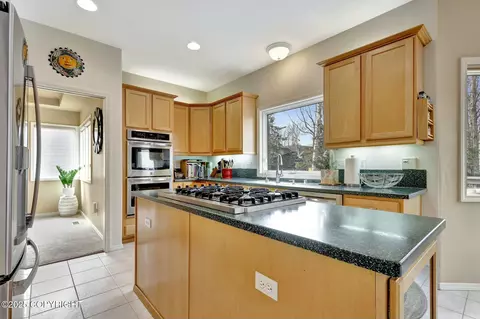 Kitchen - 7328 Setter Dr, Anchorage, AK 99502 photo 5 of 7