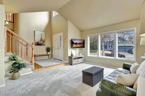 Entry Way - 7328 Setter Dr, Anchorage, AK 99502 photo 4 of 12