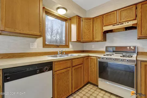 Kitchen - 249 Fall Leaf Cir, Anchorage, AK 99504 photo 4 of 4