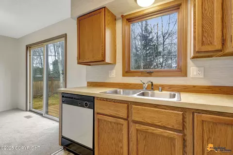 Kitchen - 249 Fall Leaf Cir, Anchorage, AK 99504 photo 3 of 4
