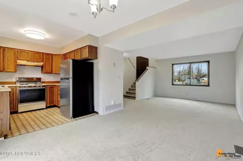 Living - 249 Fall Leaf Cir, Anchorage, AK 99504 photo 5 of 5
