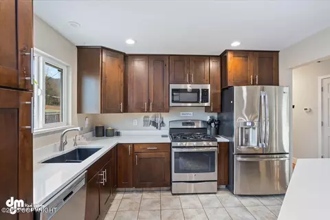 Kitchen - 9631 Balandra Cir, Eagle River, AK 99577 photo 2 of 6