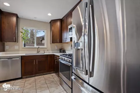 Kitchen - 9631 Balandra Cir, Eagle River, AK 99577 photo 5 of 6