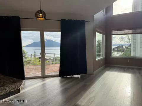 Living - 103 Eagle Tree Ct, Craig, AK 99921 photo 5 of 6
