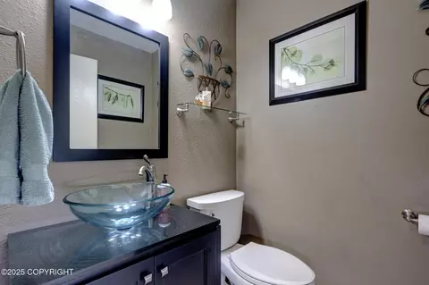 Bath - 6414 Hampton Dr, Anchorage, AK 99504 photo 2 of 4