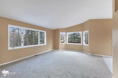 Living - 660 E Barra Loop, Wasilla, AK 99654 photo 2 of 5