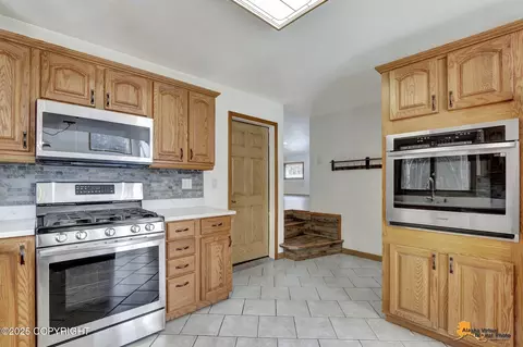 Kitchen - 21016 River Park Dr, Eagle River, AK 99577 photo 3 of 5