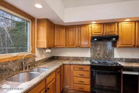 Kitchen - 19519 S Montague Loop, Eagle River, AK 99577 photo 3 of 7