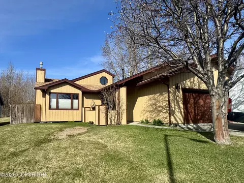 300 N Oscar St, Palmer, AK 99645