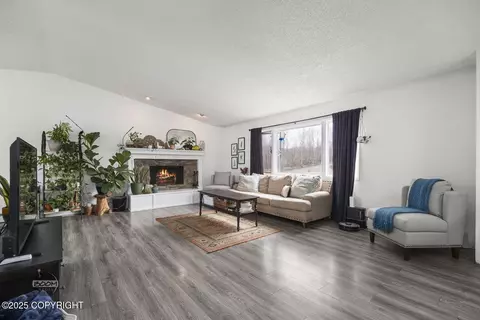 7025 Fredricks Dr, Anchorage, AK 99504