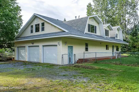 805 N Eckert St, Palmer, AK 99645