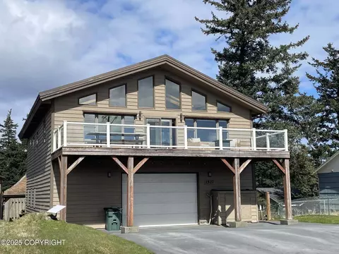 1527 Mission Rd, Kodiak, AK 99615