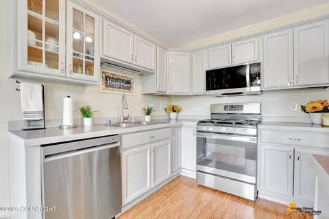 Kitchen - 1620 Woodroe Ln, Anchorage, AK 99507 photo 3 of 6