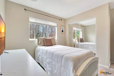 Bedroom - 1620 Woodroe Ln, Anchorage, AK 99507 photo 3 of 10